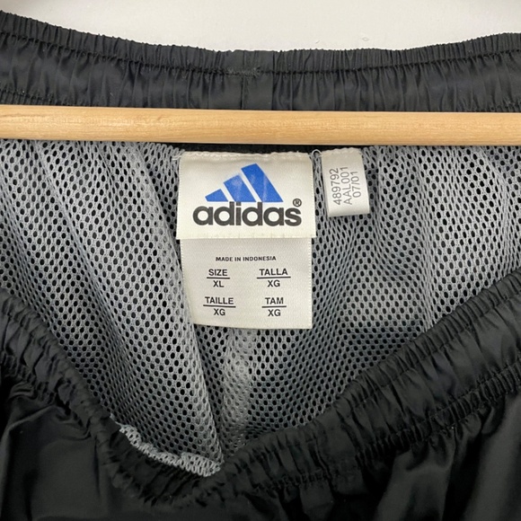 Mens XL black Adidas windbreaker pants - Picture 2 of 3